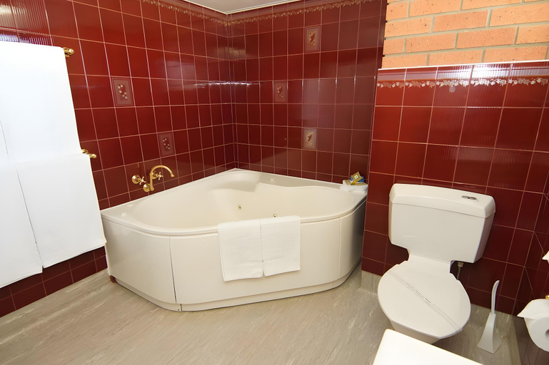 Bathroom 3, Swansea Waterloo Inn, Glamorgan-Spring Bay