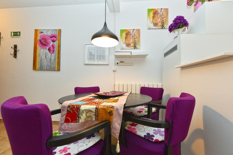 5, Charming apartment with shared pool, Bale