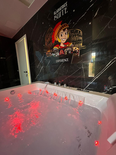 3, Gladiatrice Suite, Rome