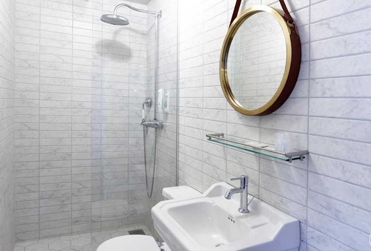 Bathroom 3, Fosshotel Baron, Reykjavík