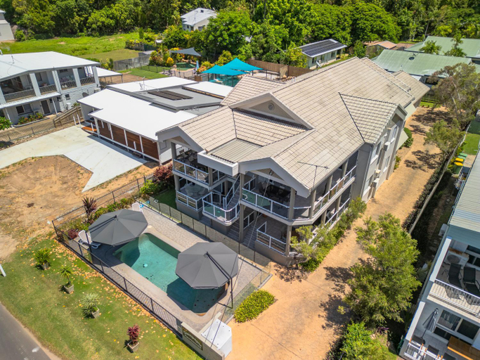 Exterior & Views 2, Champagne Apartment 1, Magnetic Island