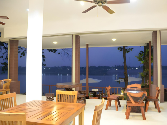 Food & Drinks, Baansabairimkhong, Vientiane