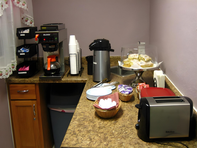Food & Drinks, American Inn Sedalia, Pettis