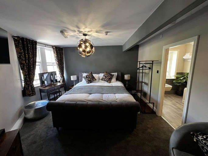 Bedroom 5, Elephant & Castle, Kirklees
