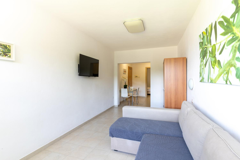 Bedroom 2, Infinity View Garda Lake con Piscina Panoramica e Vista Lago a Tenno, Trento