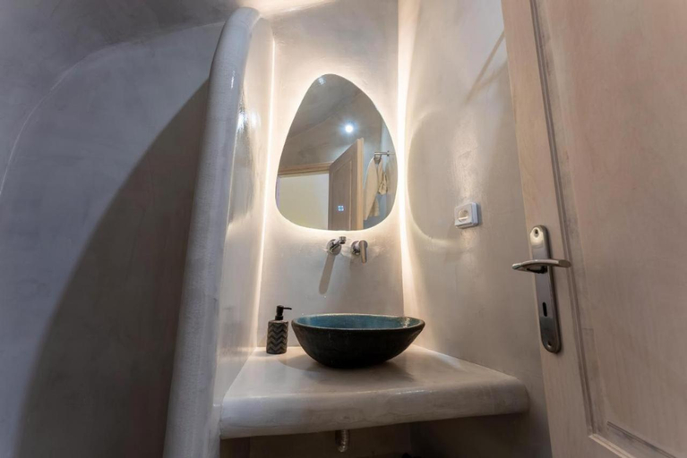 Bathroom 4, Argy's Luxury Caves, South Aegean