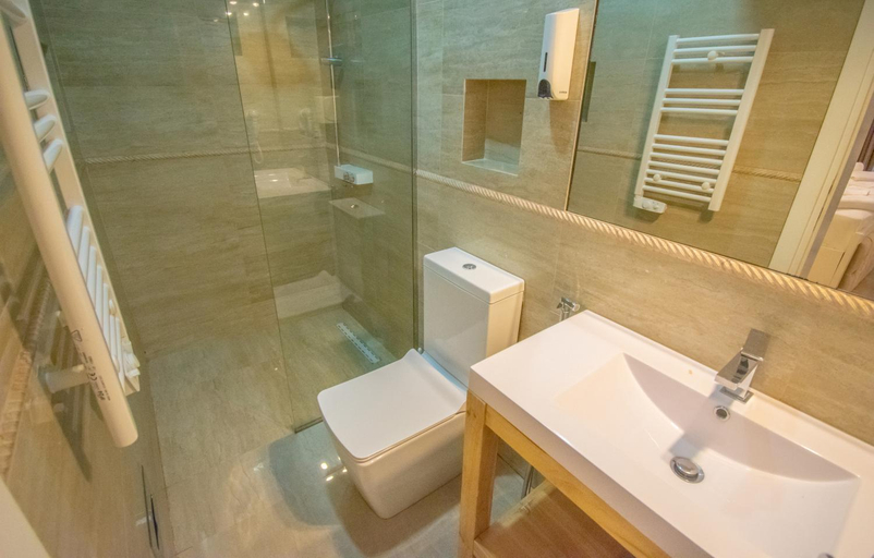 Bathroom 2, Golden Apartments