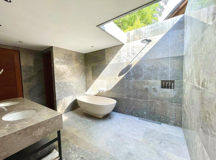 Bathroom 5, Sanglung Villa, Buleleng