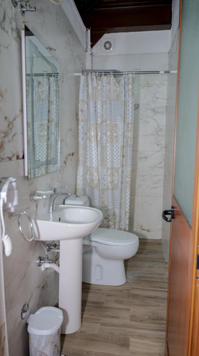 Bathroom 3, Dolanit Hotels Vila e Drurit, Durrësit