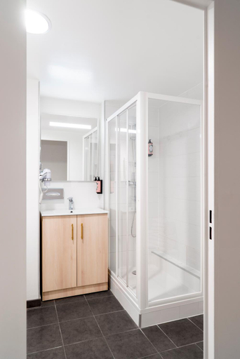 Bathroom 4, Residhome Paris Guyancourt, Yvelines