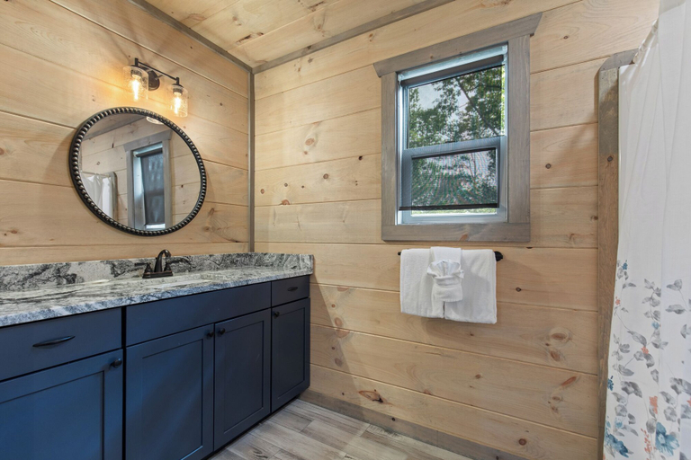 Bathroom 4, Splashin and Relaxin by Smoky Cove Resort, Sevier