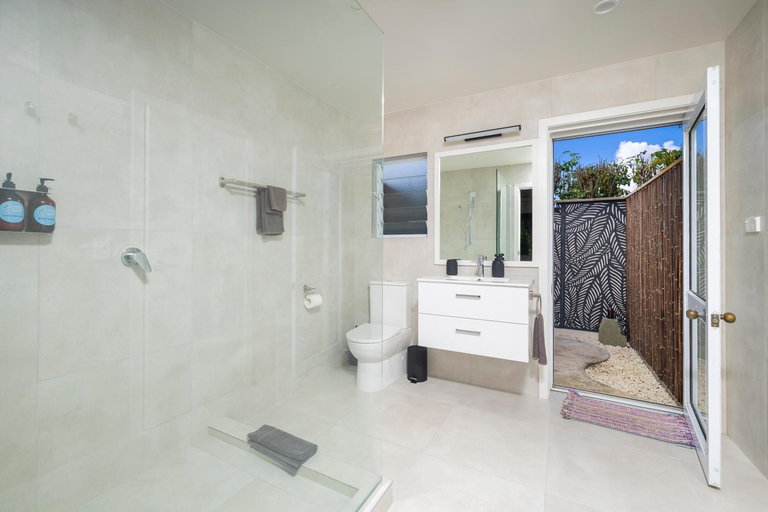 Bathroom 4, Rarotonga Daydreamer Escape, Rorotonga