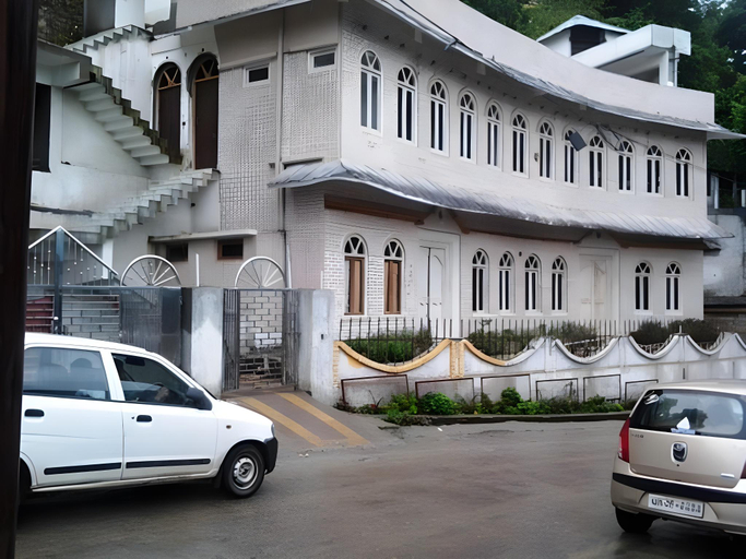 Others 2, Hotel Baakhlee, Pithoragarh