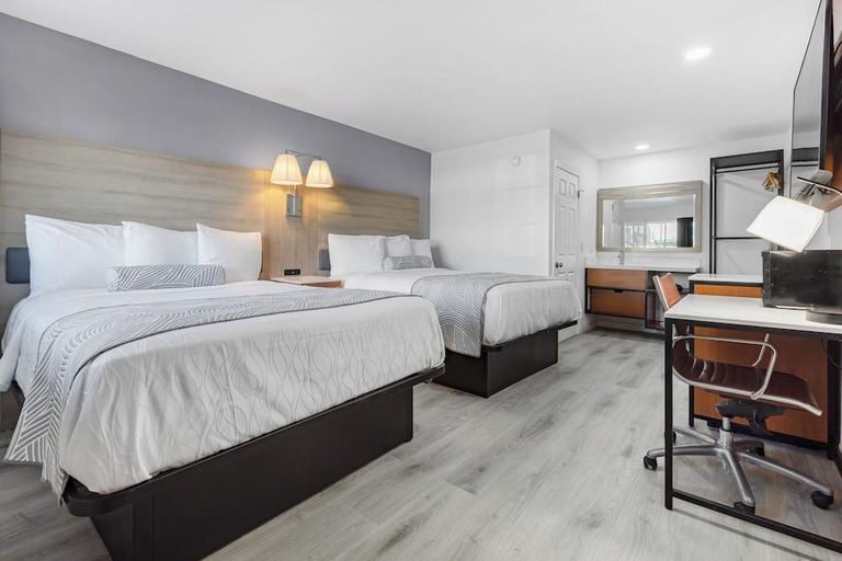 Bedroom 2, Inland Inn & Suites, San Bernardino