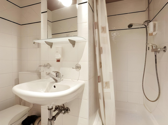Bathroom 4, Hotel Central, Genève