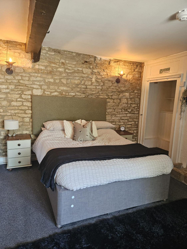 Bedroom 3, Bear Inn, Gloucestershire