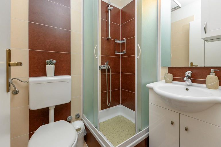 Bathroom 2, Apartments Filipovic, Makarska