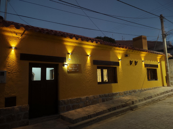 Exterior & Views