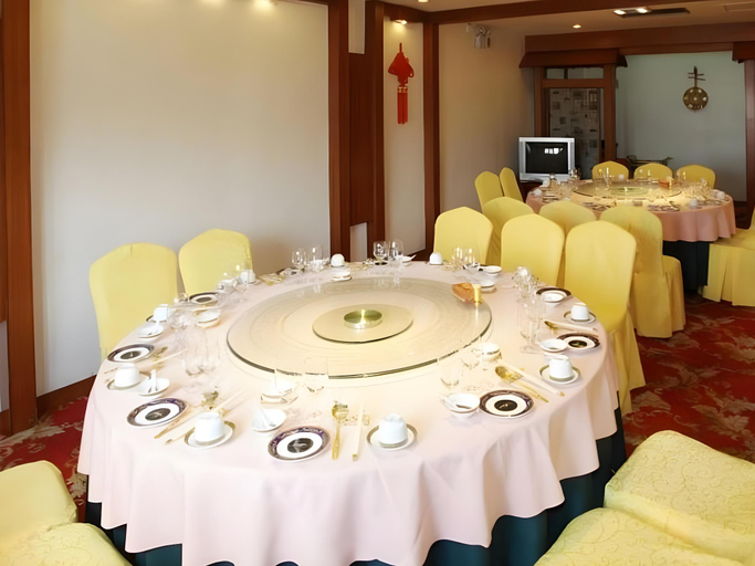 Restaurant 1, Shangri-La Paradise Hotel, Dêqên Tibetan