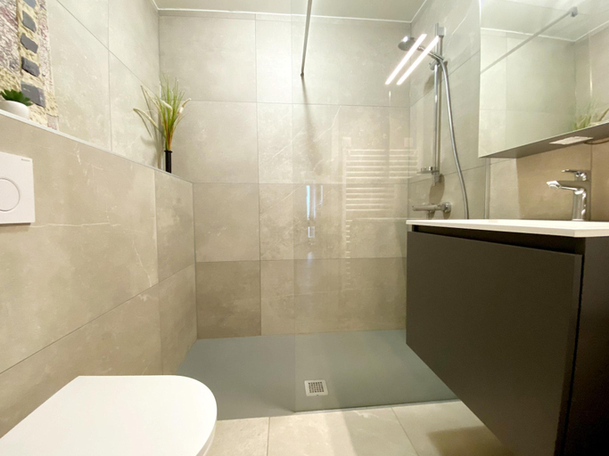 Bathroom, Apartment in Nieuwpoort with Sea Views, West-Vlaanderen