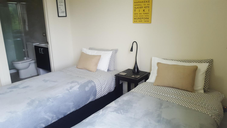 Bedroom 2, Shetland Court Apartments, Dunedin