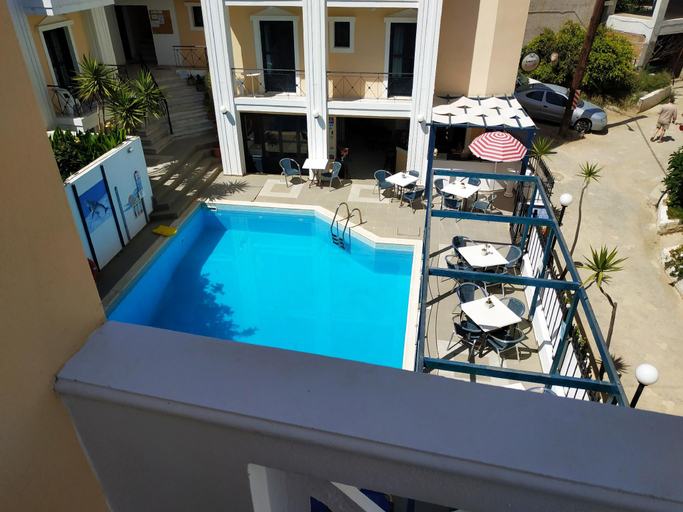 Sport & Beauty 4, A small studio with a very big veranta, Crete