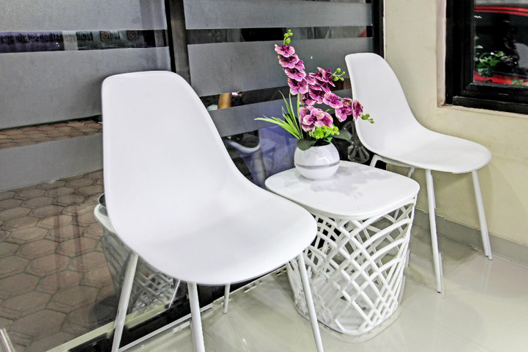 Public Area 2, Hotel O Family Guest House Syariah, Tulungagung