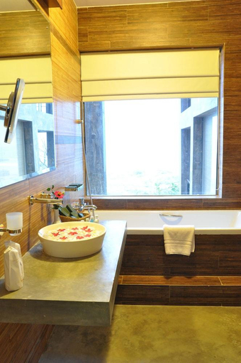 Bathroom 5, Laya Safari Hotel, Thissamaharama