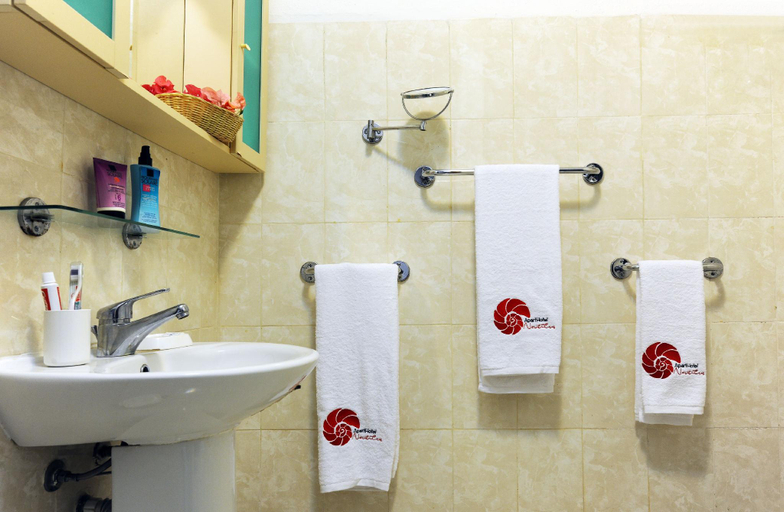 Bathroom 3, Nautilus Aparthotel