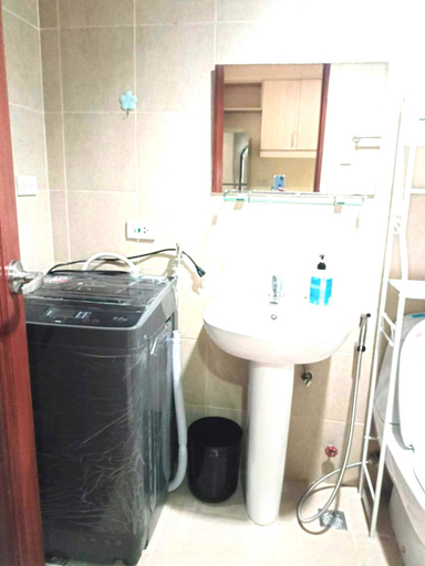 Bathroom 5, Mosaic Tower, Makati City