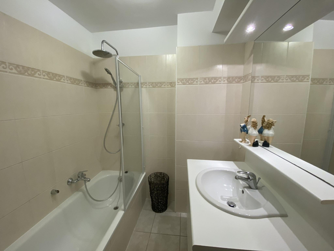 Bathroom, Apartment in Nieuwpoort near the Beach, West-Vlaanderen