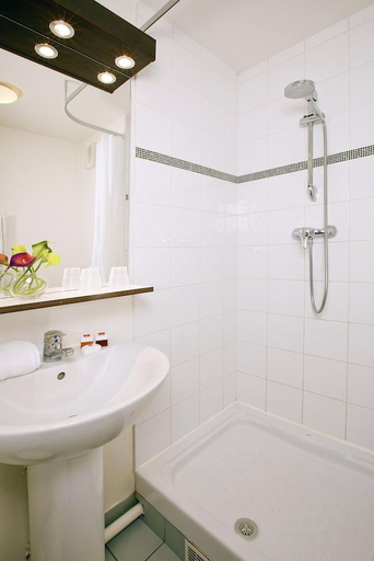 Bathroom 4, Sejours and  Affaires Paris-Malakoff, Hauts-de-Seine