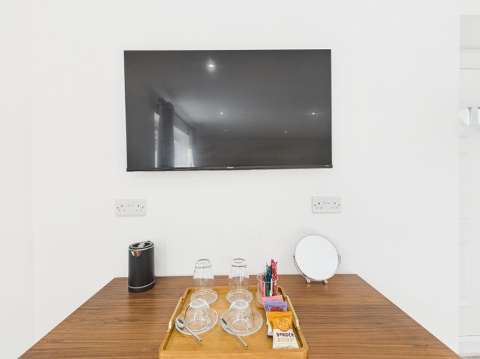 Shared lounge/TV area