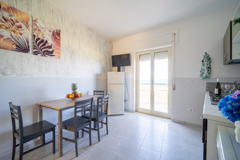 Others 5, appartamento con vista mozza fiato!, Crotone