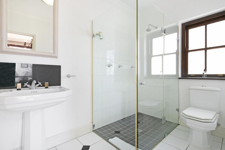 Bathroom 4, Winelands Golf Lodges 11, Cape Winelands