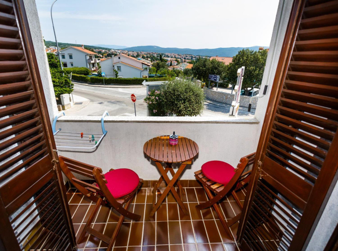 Others 3, Sunny and Sleek Krk Rooms with Balcony, Krk