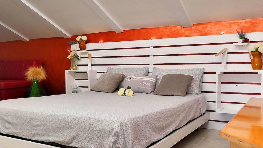 Others 5, B&b La Camelia, Bari