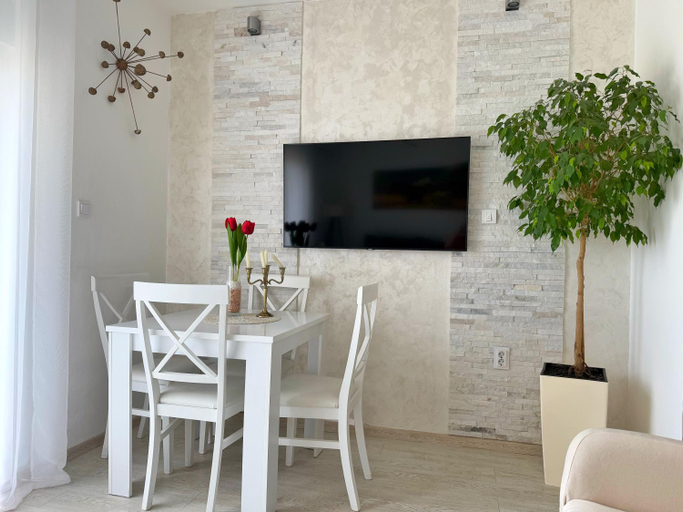 Others 2, Apartmani Avanti Becici