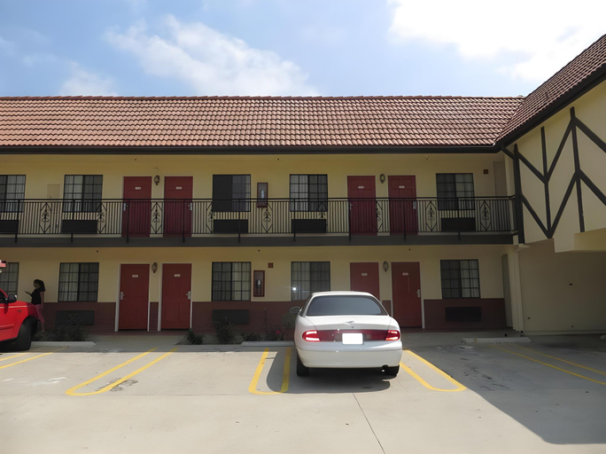 Exterior & Views 2, Executive Suites Inn, Orange