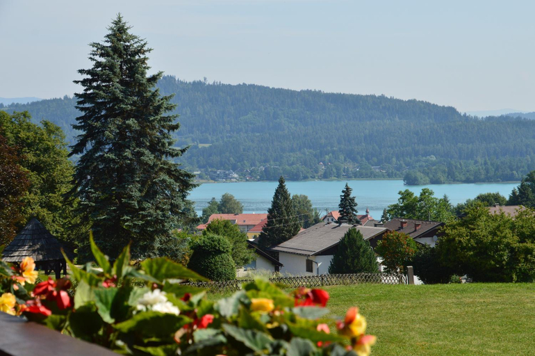 Others 5, Safronhof, Klagenfurt Land