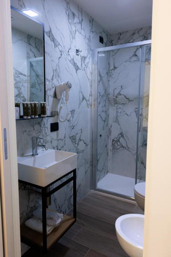 Bathroom 4, Hotel Hermes, Florence