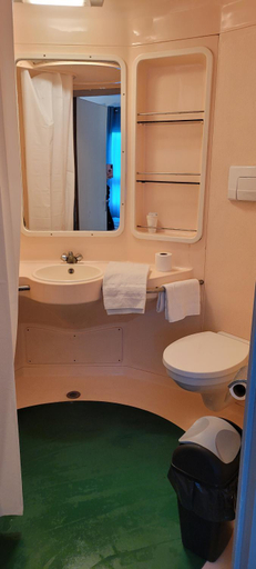 Bathroom 3, Hotel airport, Nord
