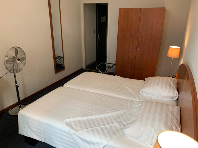 Bedroom 3, Admiral Hotel, Genève