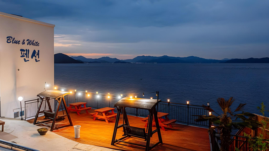 Food & Drinks 4, Blue and white pension, Geoje