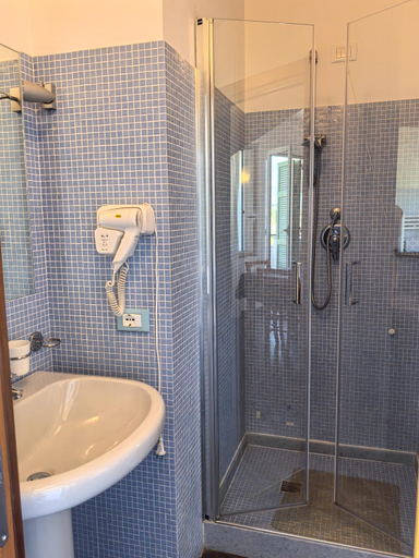 Bathroom 3, Dei Fiori Residence, Savona