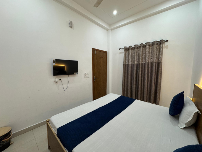 Bedroom 2, Shree Radha Vallabh Palace, Mathura