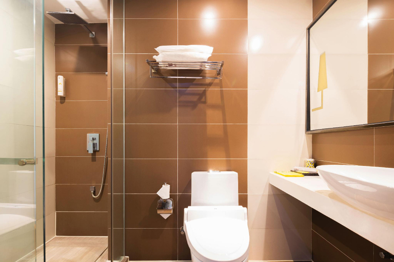 Bathroom 4, IU Hotel Luoyang Yanshi Baima Temple, Luoyang