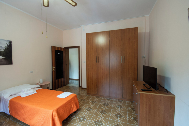 Bedroom 4, FARE BnB Room Via Monte 14, Reggio Nell'Emilia