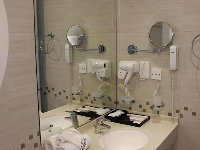 Bathroom, Better Living Hotel Apartments, Dubai