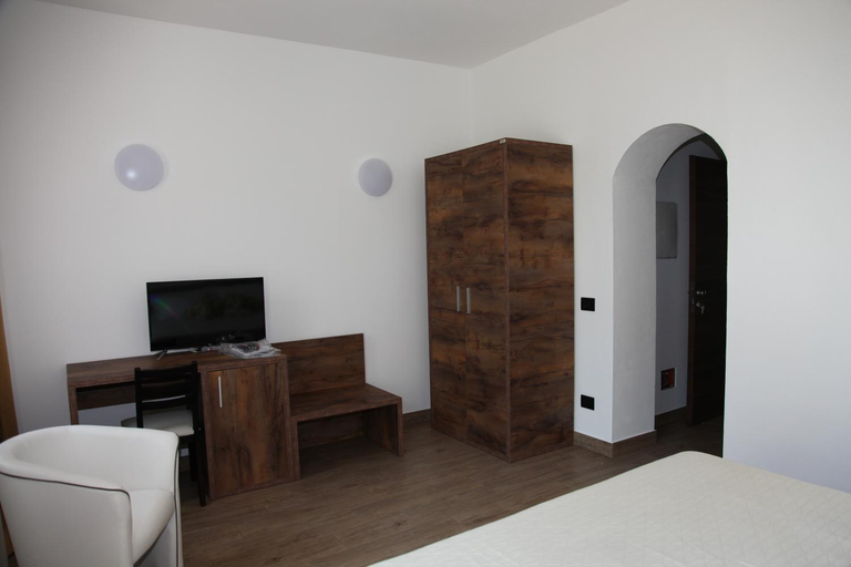 Others 5, Ermes B&B, Messina